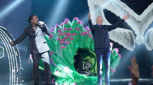 THE MASKED SINGER: L-R: Nick Cannon and John Elway in the season premiere of THE MASKED SINGER airing Wednesday, Sep. 25 (8:00-9:02 PM ET/PT) on FOX.