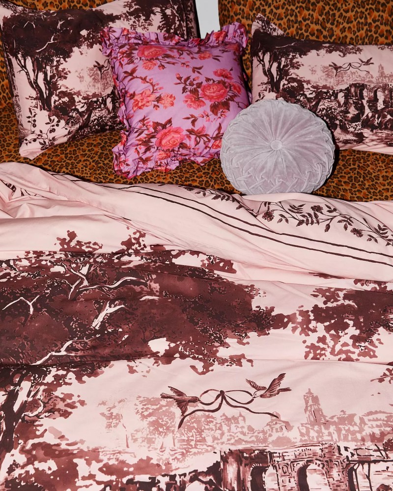 Best Home Trends 2025: Modular Couches, Statement Rugs, & More