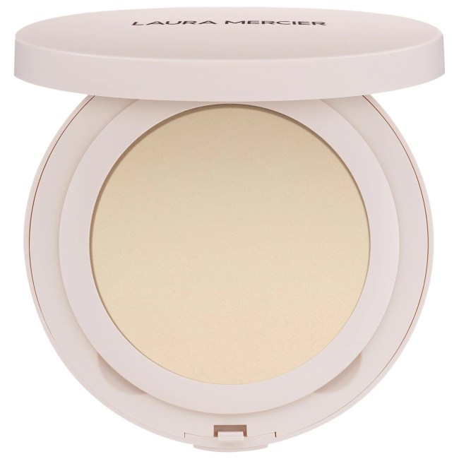 Laura Mercier Translucent Pressed Powder Ultra-Blur in a compact.