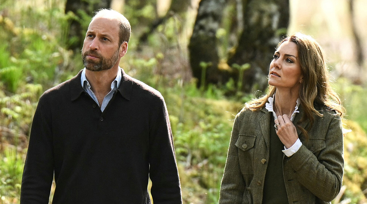 TOPSHOT - Britain's Prince William, Prince of Wales (L) and Britain's Catherine, Princess of Wales take a walk in the Ardura Community Forest to highlight the importance of protecting and championing the natural environment, during a visit to the Isle of Mull, western Scotland on April 30, 2025.