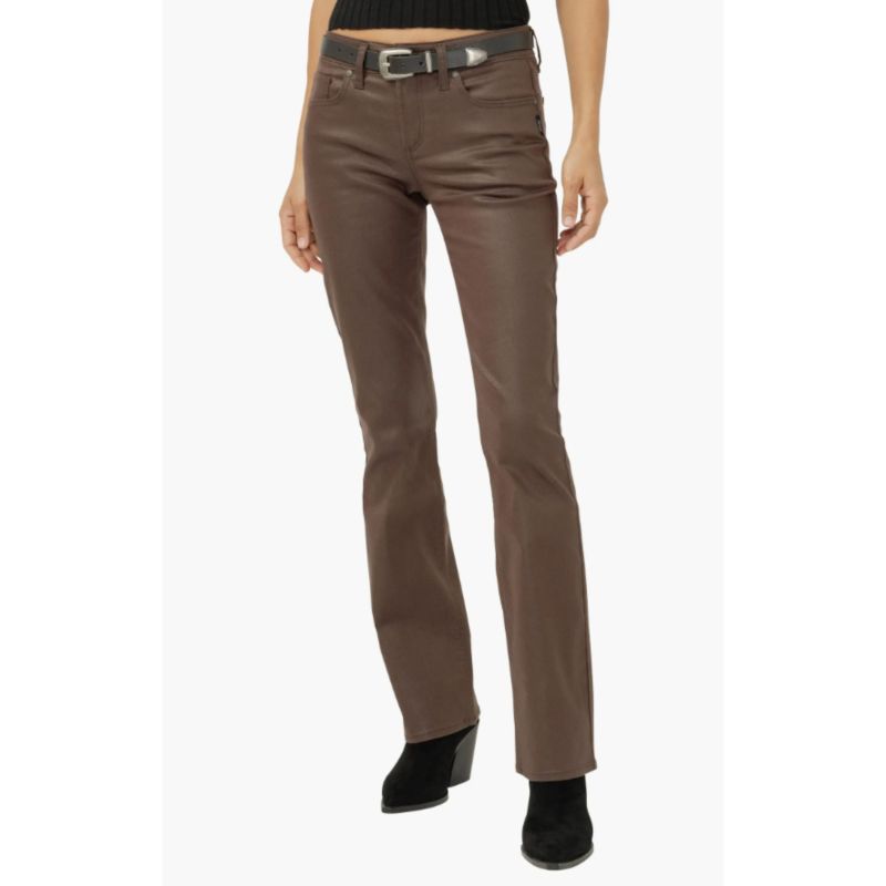 Top 2026 Jeans Trends According to Stylists