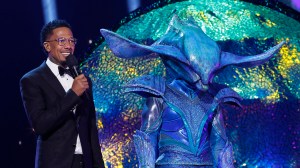 THE MASKED SINGER: L-R: Nick Cannon and Stingray on the special two-hour Season 14 premiere of THE MASKED SINGER airing Wednesday, Jan. 7 (8:00-10 PM ET/PT) on FOX. ©2026 Fox Media LLC.